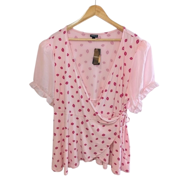 Torrid Studio Knit Chiffon Lip Print Wrap Top Size 3X - Picture 1 of 8